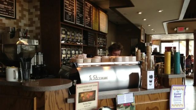 7 Aktivitas yang Bisa Dilakukan di Toko Kopi di Brook Wood